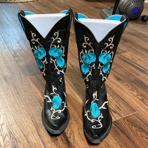 Gorgeous Ariat Cowboy Boots